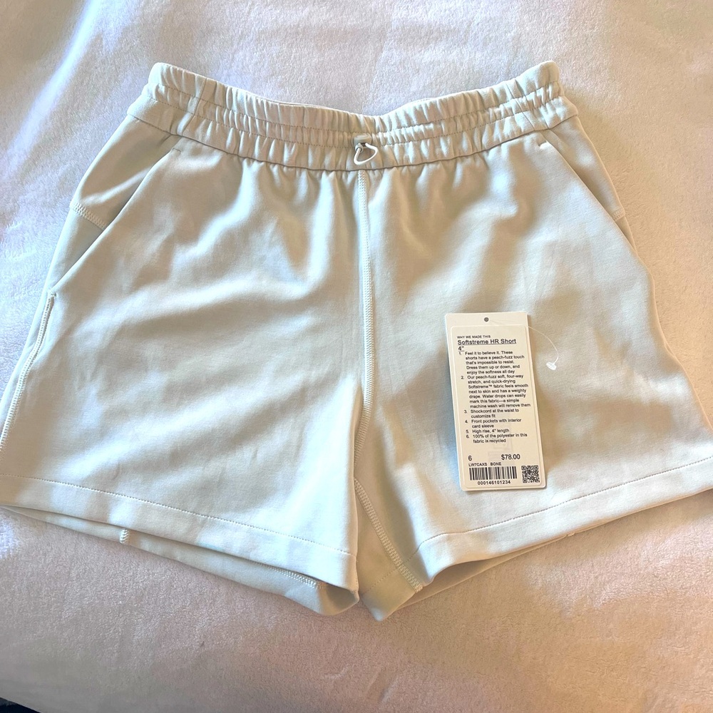 EUC Lululemon brushed Softstreme shorts